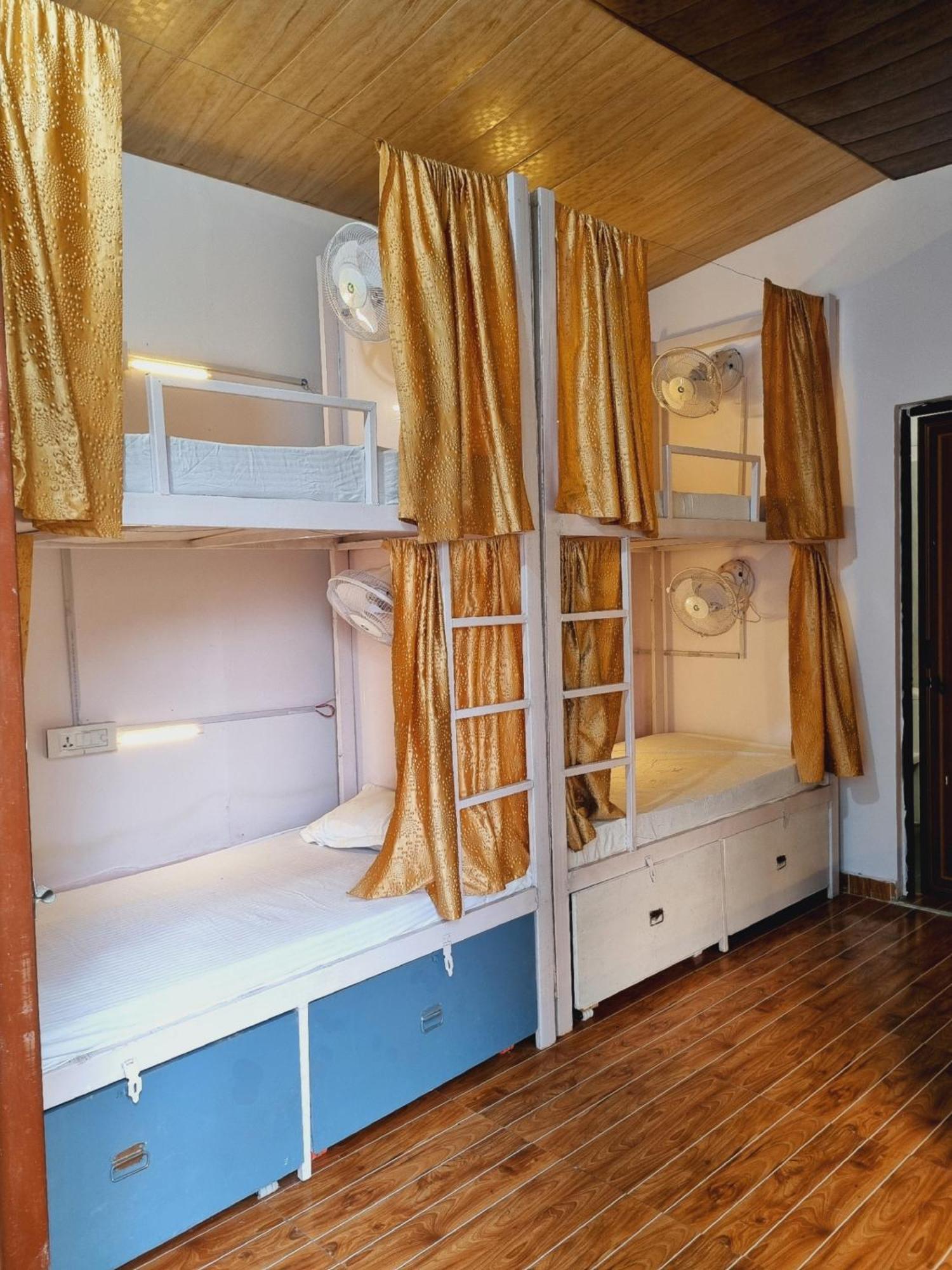 Landlopers Hostel Rishīkesh Extérieur photo