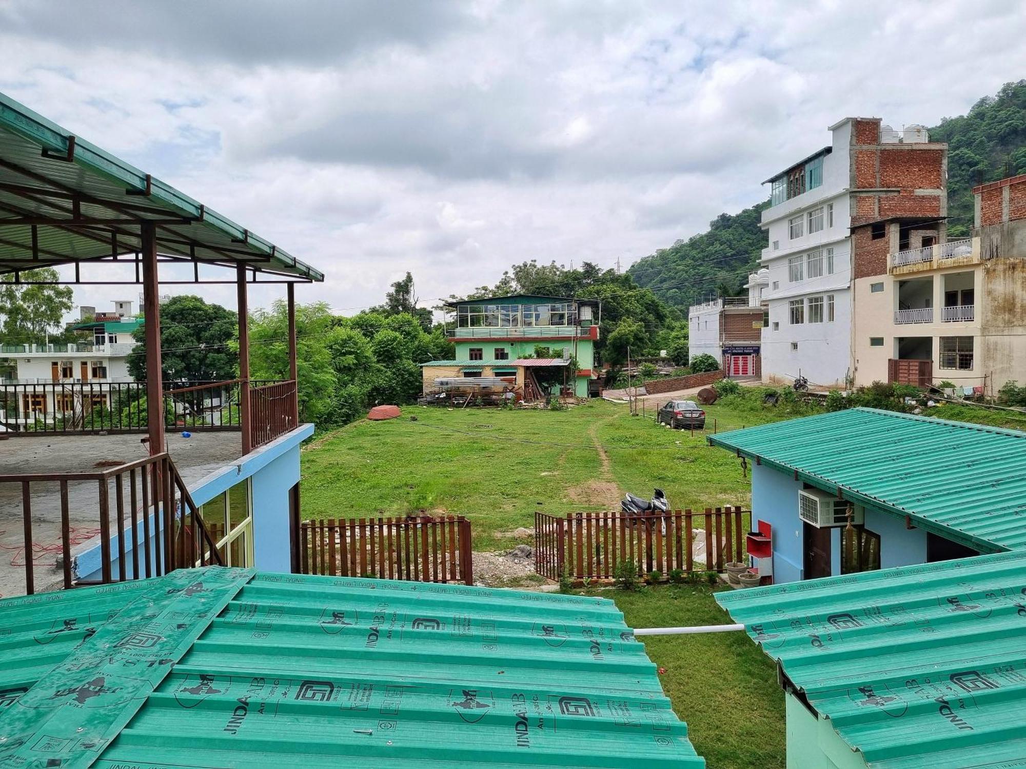 Landlopers Hostel Rishīkesh Extérieur photo
