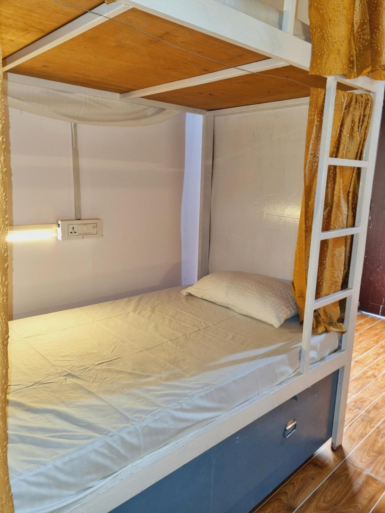 Landlopers Hostel Rishīkesh Extérieur photo