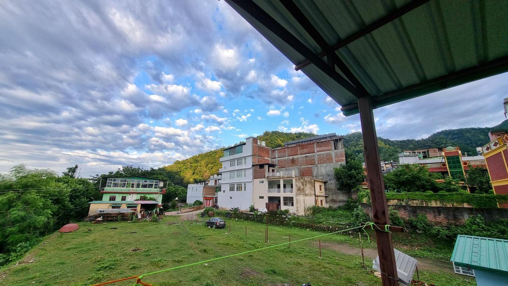 Landlopers Hostel Rishīkesh Extérieur photo
