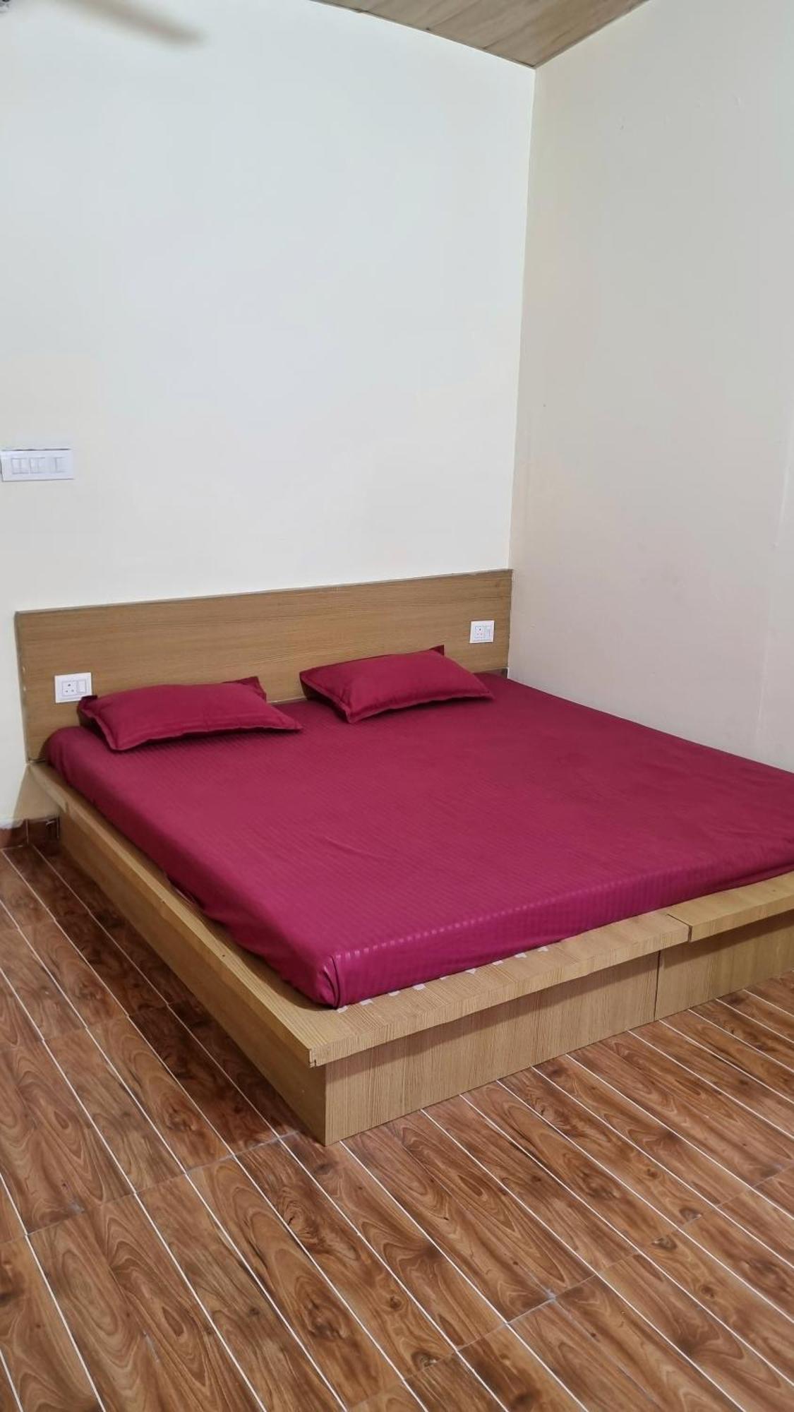 Landlopers Hostel Rishīkesh Extérieur photo