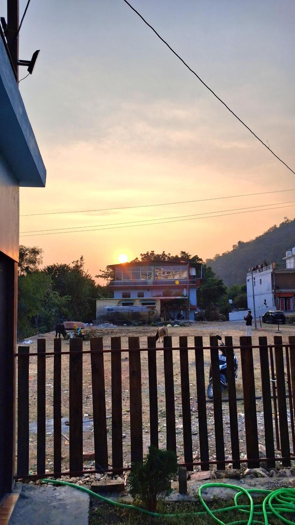 Landlopers Hostel Rishīkesh Extérieur photo