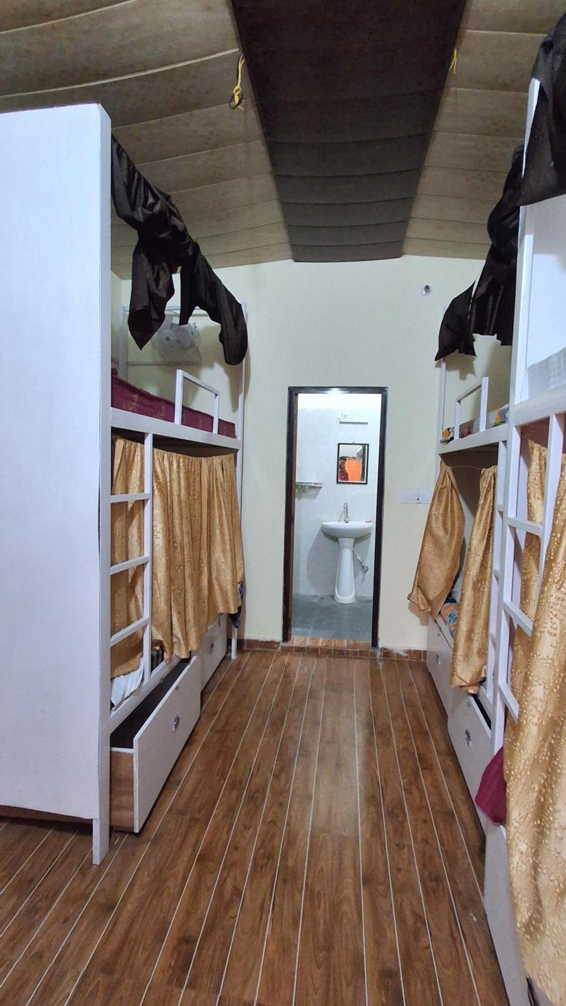 Landlopers Hostel Rishīkesh Extérieur photo