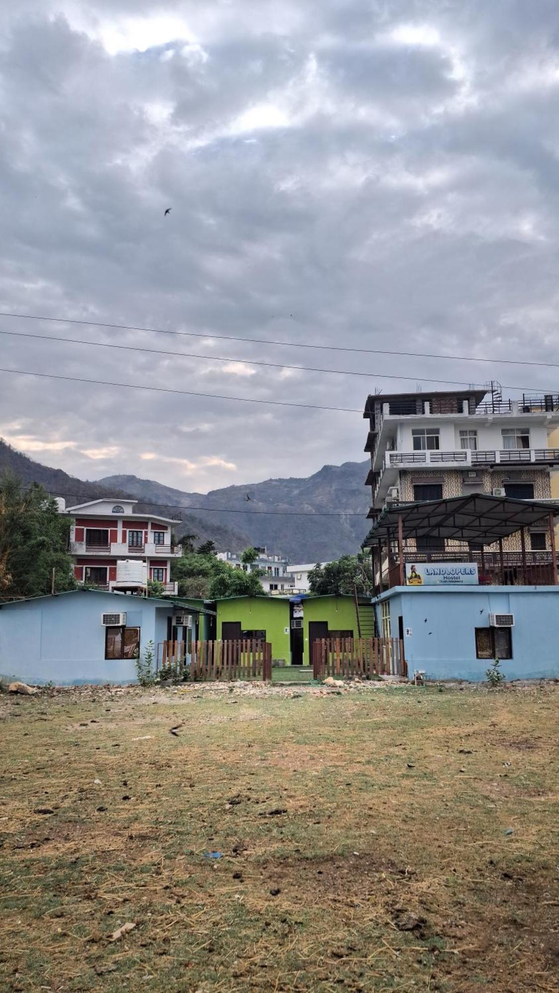 Landlopers Hostel Rishīkesh Extérieur photo